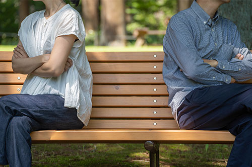 卒婚中に配偶者の浮気が発覚！ 慰謝料は請求できる？ 離婚は可能？