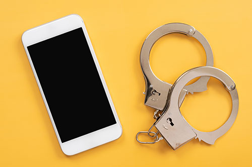 わいせつ自撮り画像を未成年に要求したら逮捕された！ 量刑や対処法は