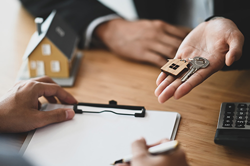 不動産の相続手続きとは、どんな手続き？ 相続税についても解説