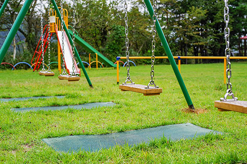 公園で子どもが怪我……責任は誰に？ 損害賠償の内容や請求方法を解説