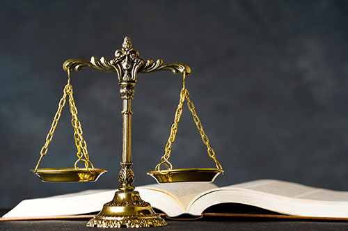 執行猶予付判決と実刑│違い・執行猶予が付く条件とは？