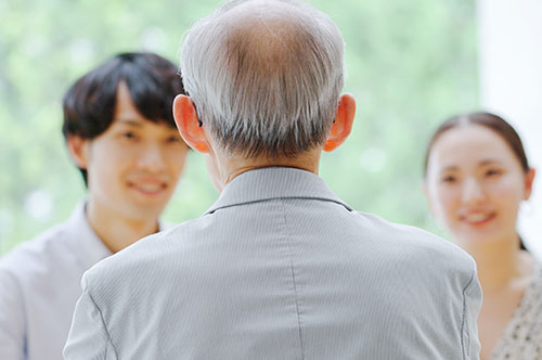 後見人になる資格とは？ 手続きの流れや適任者について解説