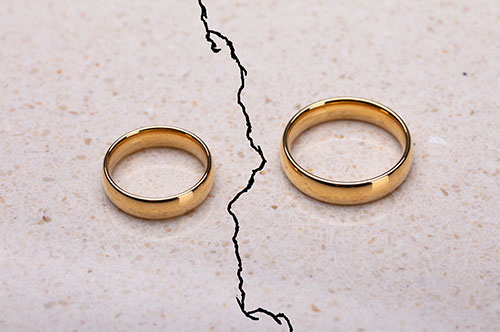 不倫（不貞行為）をした側は離婚できない？ 離婚請求できるケースとは