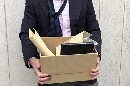 解雇（クビ）になったら給料は？ 解雇予告手当との違いとは