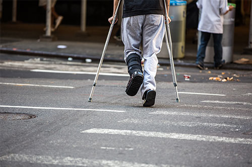 交通事故のケガの治療中に事故に遭ってしまったら？ 損害賠償請...