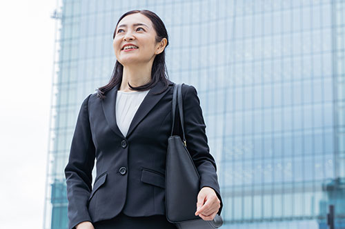 休日に1時間だけ出勤したときに代休は取得できる？ 休日手当は...