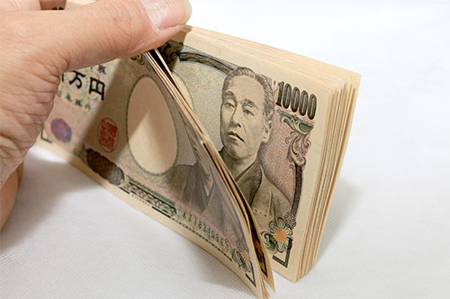 死亡前（生前）に預貯金を引き出すと相続に影響する？ 注意点を...