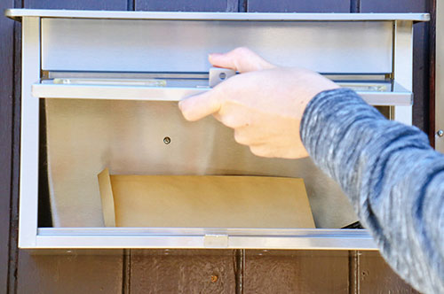 信書隠匿罪の刑罰は？ 手紙を勝手に開封・捨てると逮捕されるのか解説