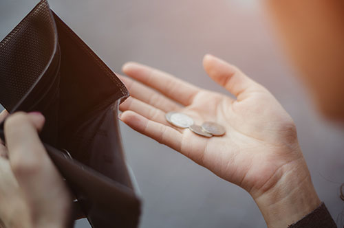 妻が自分の貯金を使い込んでいた場合の、離婚や財産分与のポイン...