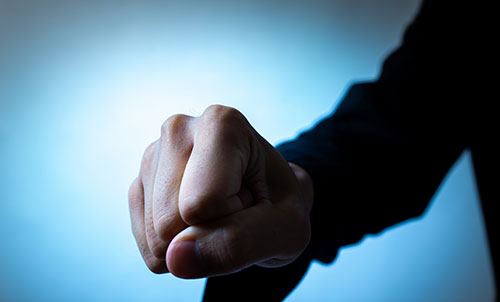 恐喝未遂で逮捕｜脅迫罪との違い刑事手続きの流れや家族ができること