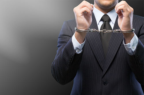 成年後見人が横領した場合に問われる罪とは？ 親族でも逮捕される？