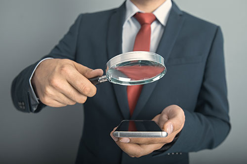 盗撮で逮捕された！ 警察にスマホを解析されて余罪が出たらどうなる？