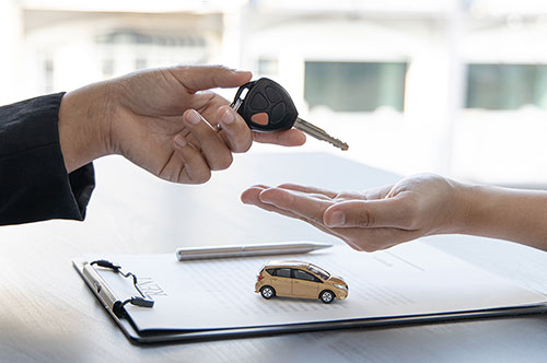 離婚時の車の財産分与はどうなる？ 財産分与の方法と注意点