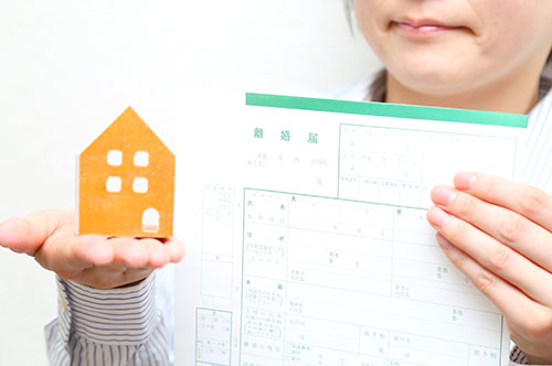 離婚時に慰謝料や財産分与として家をもらえる？ 注意するべき点