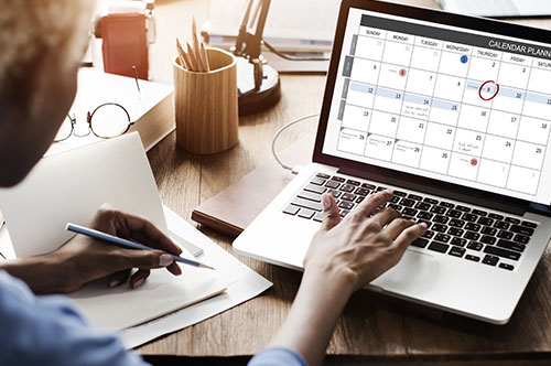 振替休日に期限はあるのか？ 代休・有給休暇との違いや賃金の計算方法