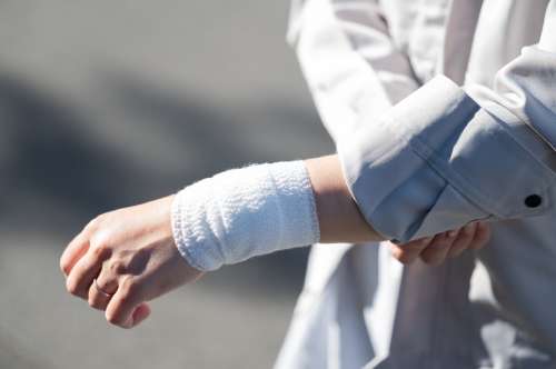 下請け業者として作業中に労災！ 元請け業者に問える責任と裁判...