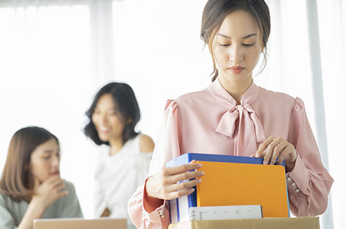 退職勧奨に条件はない？ 会社が退職勧奨をする理由や違法になるケース
