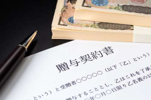 暦年贈与は節税対策に有効？ 暦年贈与とみなされないケースを弁護士が解説