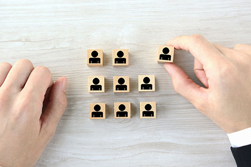 能力不足の社員を配置転換することは可能？ 解雇を検討する場合は？