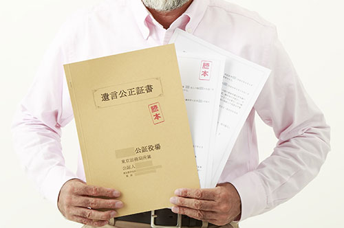 公正証書遺言に必要な証人は誰に頼めるの？ 作成方法や注意点