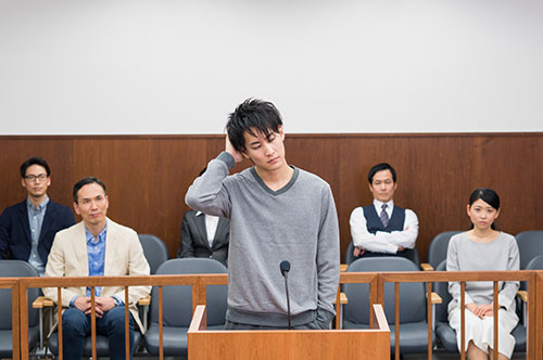 偽証罪に問われるケースは？ 裁判で嘘をつくと受ける罰則も解説