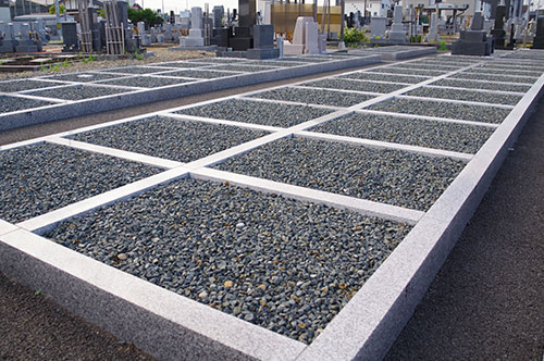 離婚時夫婦で買った墓はどう処分すべき？ 熟年離婚で気にするべきこととは