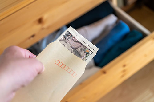 自己破産でタンス貯金を隠せる？ 発覚する理由と財産隠しのリスク