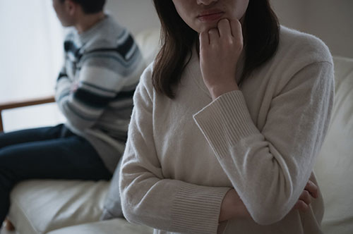 同居中に離婚調停などで離婚することは可能？ 別居した方が良い？