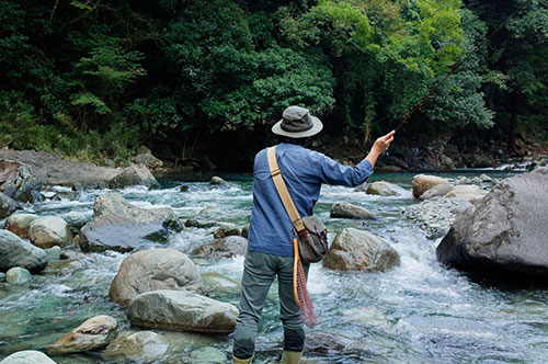 魚釣りは「漁業権」の侵害になる？ 違反行為・罰則・注意点などを解説