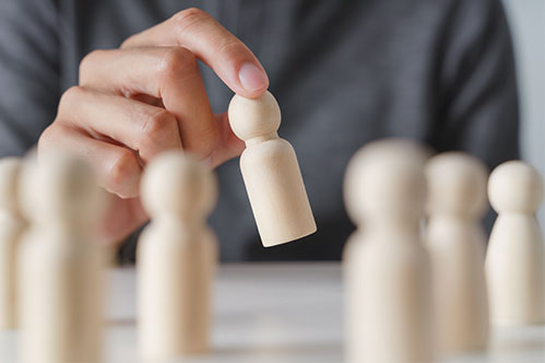 「職種限定」「権利の濫用」…会社都合で職種変更をしたいときの注意点を解説