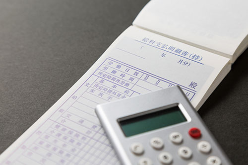 残業代の繰り越しは違法｜残業代が正しく支払われないときの請求方法