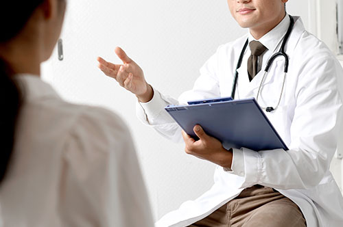 従業員に健康診断を受けさせるのは会社の義務？ 拒否された場合は？