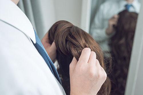 女装自体が犯罪になることはある？ 違法行為による処罰や逮捕事例