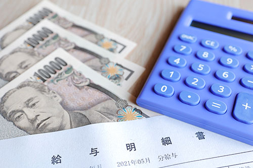 年俸制で休日出勤した場合、休日手当（割増賃金）を支払う必要はある？