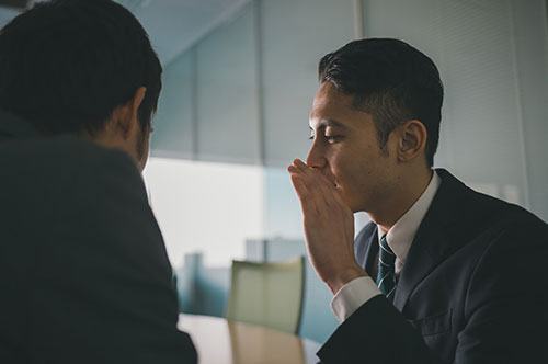 インサイダー取引はなぜバレる？ 成立要件や具体例、発覚の理由を解説