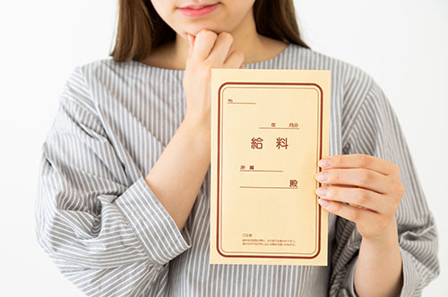 残業代の翌月払いは法律違反？ 請求する方法と注意点