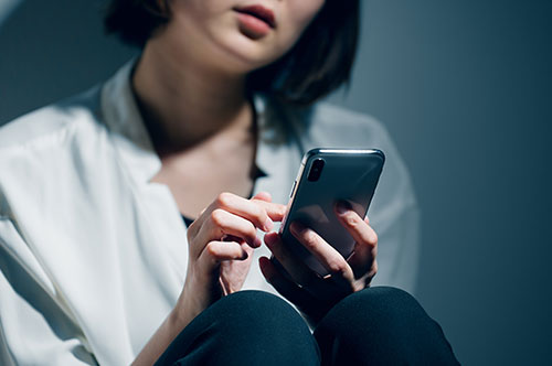 故人を侮辱したら、罪に問われる？ 遺族から訴えられることはある？