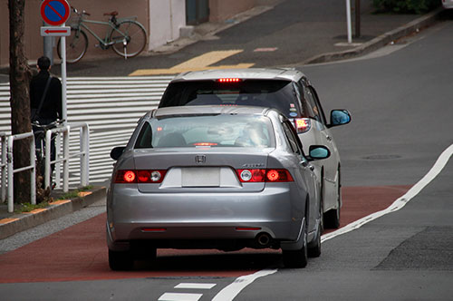 逆あおり運転は犯罪？ 罪になる行為と処罰について弁護士が解説