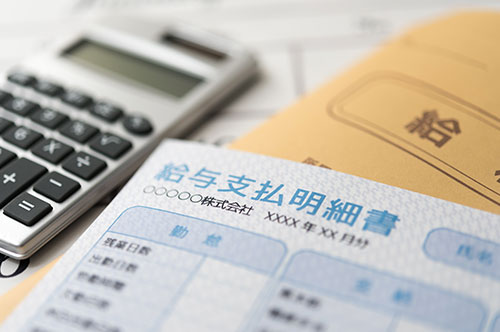 残業代が割増されないのは違法？ 残業代の仕組みと割増賃金の考...