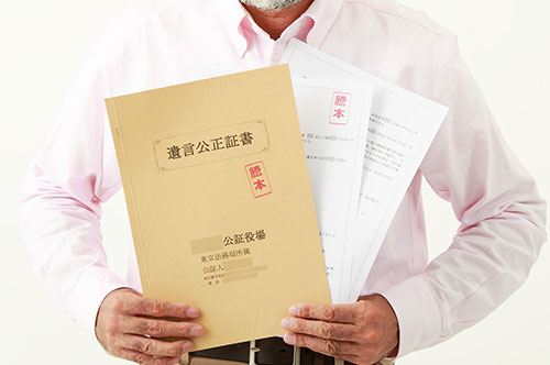 公正証書遺言に効力はある？ 作成の注意点と自筆証書遺言との違い