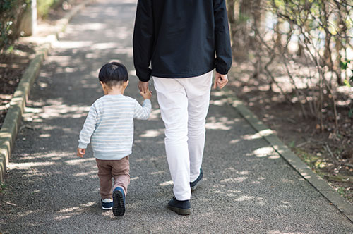 子どもの連れ去りをしたとき問われる罪は？ 刑事事件の流れも解...