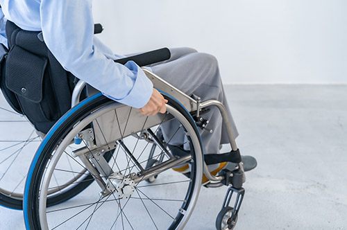 交通事故で重傷を負った場合｜慰謝料計算の注意点や請求の流れを解説