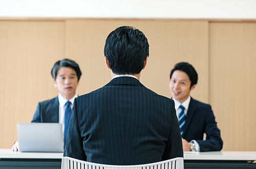 中途採用での内定取り消しは違法？ 解雇にあったときの対応