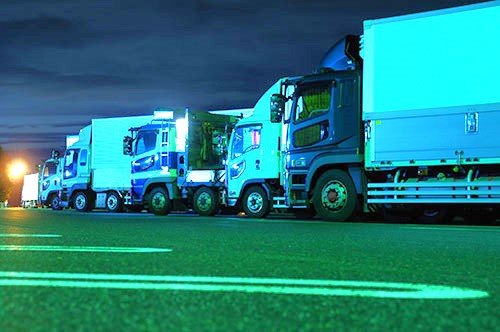 トラックの待機時間に給料は発生する？ 労働時間に含まれるケース