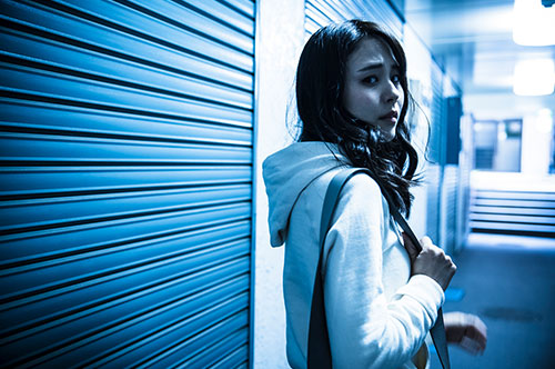 同性間のストーカー行為は犯罪になる？ 相手の心理や対策方法とは