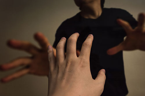 恐喝と強盗の違いは何？ 問われる罪、科せられる刑罰も違うのか