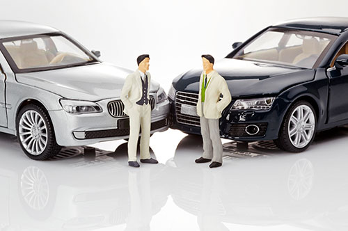 車を擦ったなどの軽い接触事故｜警察を呼ばないとどうなる？