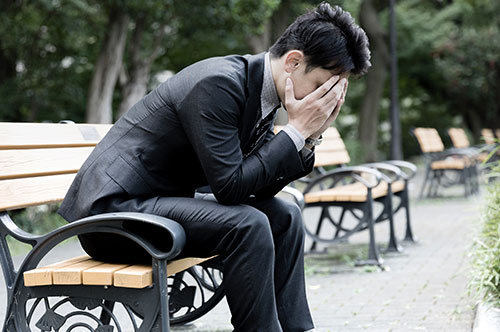 自己破産をすると会社にバレる？ バレるケースと対処法