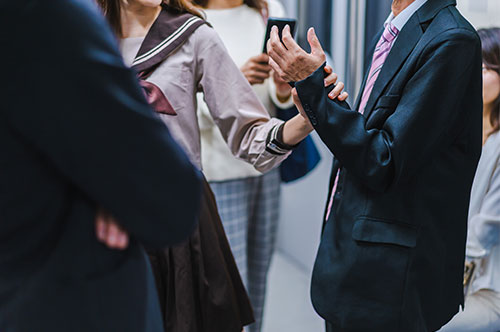 痴漢の冤罪で相手を訴え返すことは可能？ 名誉毀損や虚偽申告