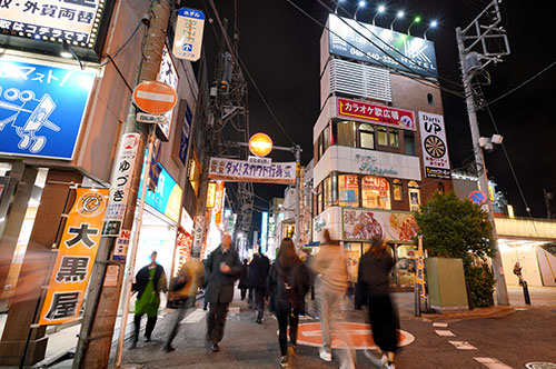 客引き行為はなぜ問題なのか？ 罪に問われるケースや罰則を解説